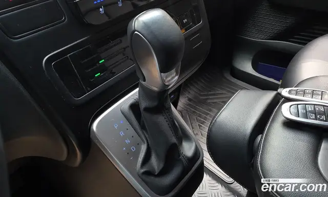 Hyundai Staria 2023 3.5 автомат (гидро), миниатюра 12