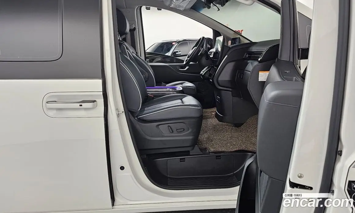 Hyundai Staria 2024 1.6 автомат (гидро), фото 16