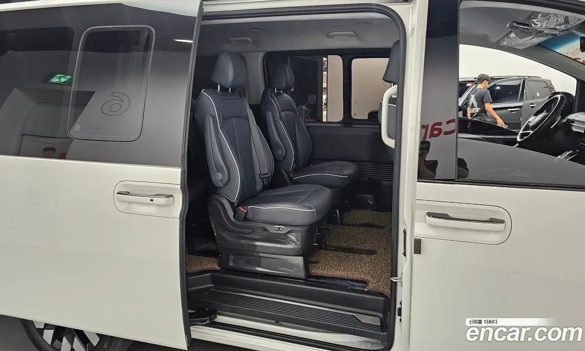 Hyundai Staria 2024 1.6 автомат (гидро), фото 17