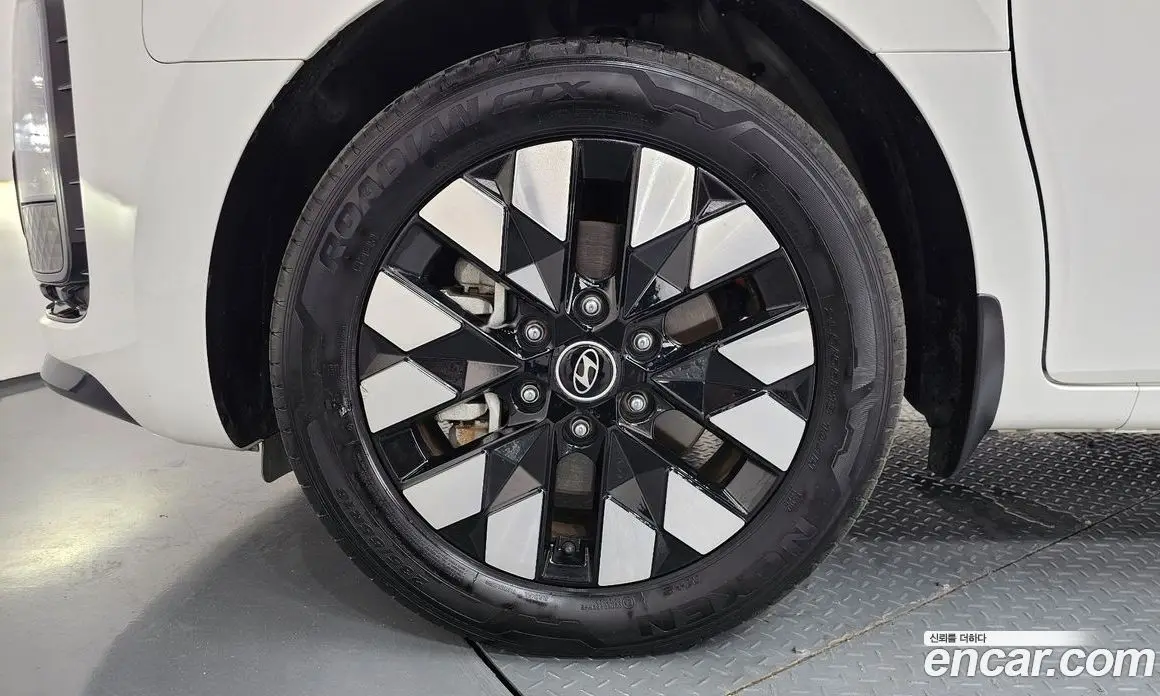 Hyundai Staria 2024 1.6 автомат (гидро), фото 5
