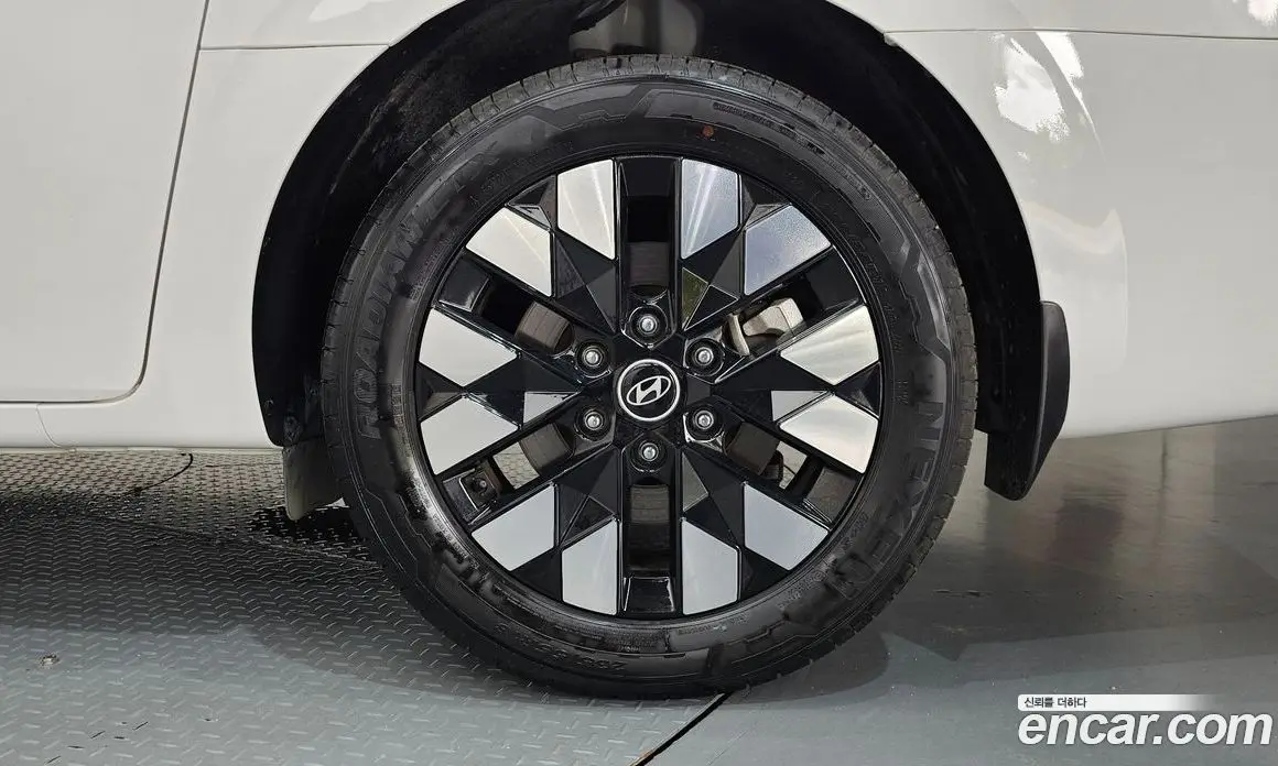 Hyundai Staria 2024 1.6 автомат (гидро), фото 7