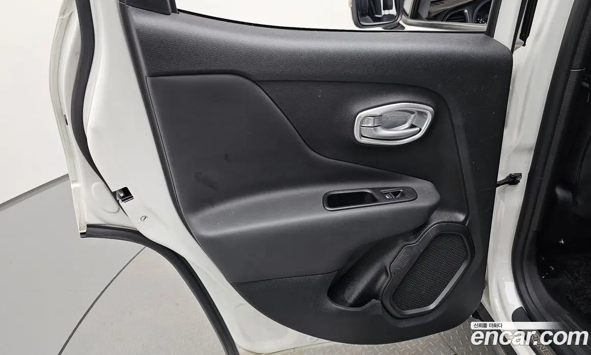 Jeep Renegade 2023 1.3 автомат (гидро), фото 14