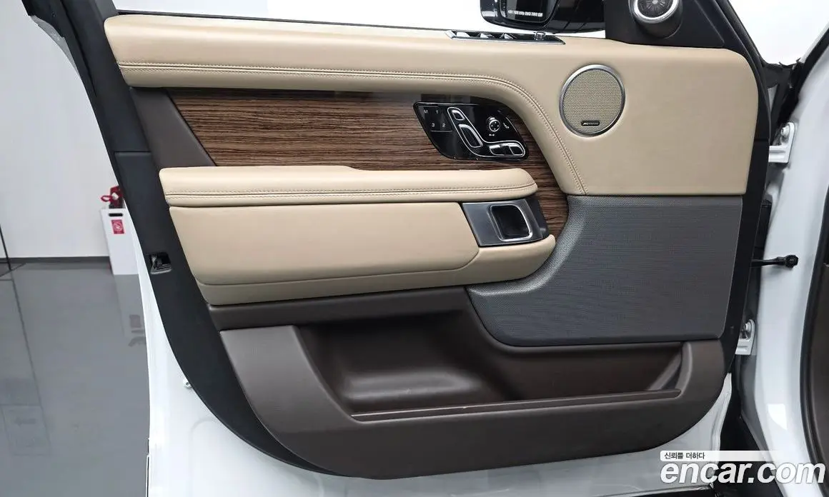 Land Rover Range Rover 2018 4.4 автомат (гидро), фото 14