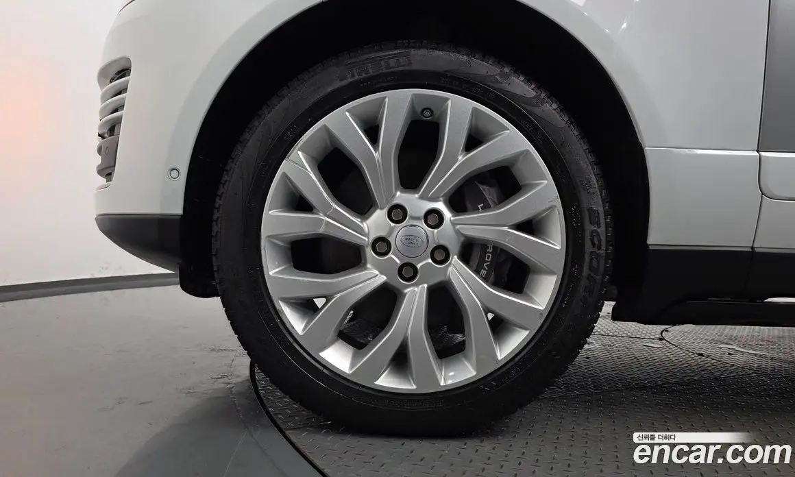 Land Rover Range Rover 2018 4.4 автомат (гидро), фото 5