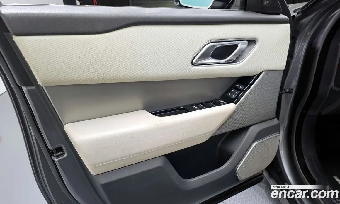 Land Rover Range Rover Velar 2017 3.0 автомат (гидро), фото 14 Land Rover Range Rover Velar 2017 3.0 автомат (гидро), фото 14