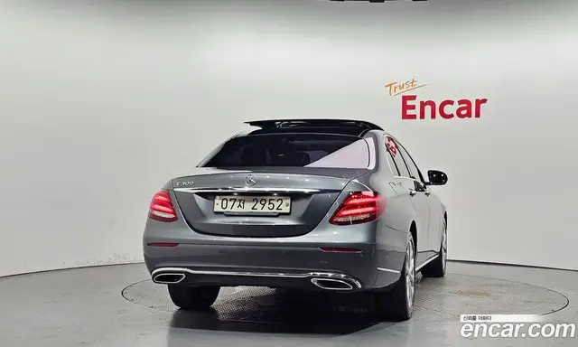 Mercedes-Benz E-Class 2019 2.0 автомат (гидро), миниатюра 4