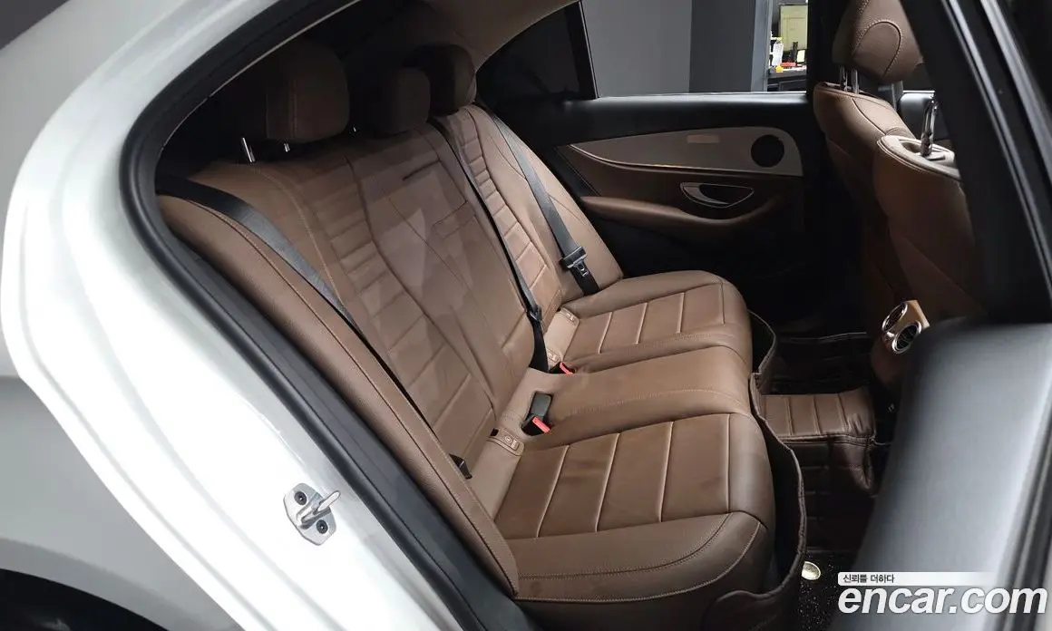 Mercedes-Benz E-Class 2019 2.0 автомат (гидро), фото 18 Mercedes-Benz E-Class 2019 2.0 автомат (гидро), фото 18