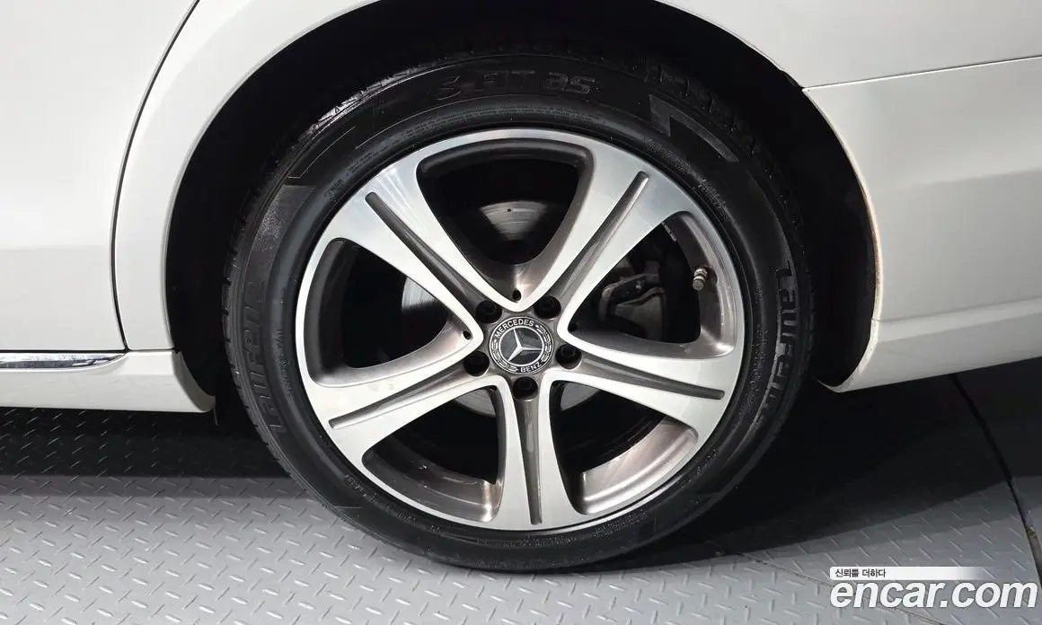 Mercedes-Benz E-Class 2019 2.0 автомат (гидро), фото 5 Mercedes-Benz E-Class 2019 2.0 автомат (гидро), фото 5