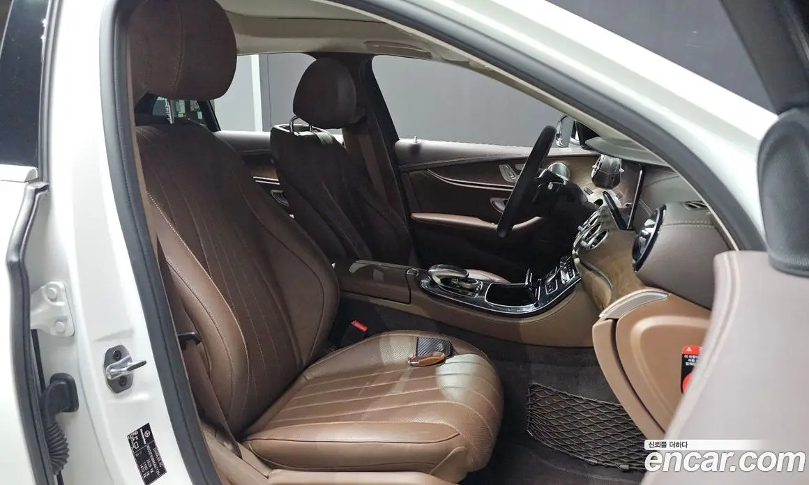 Mercedes-Benz E-Class 2019 2.0 автомат (гидро), фото 16 Mercedes-Benz E-Class 2019 2.0 автомат (гидро), фото 16