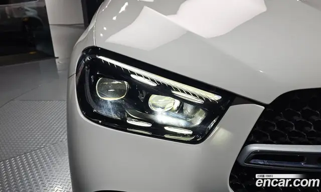 Mercedes-Benz GLE-Class 2023 3.0 автомат (гидро), миниатюра 7