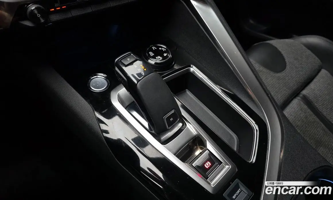 Peugeot 3008 2018 1.6 автомат (гидро), фото 12