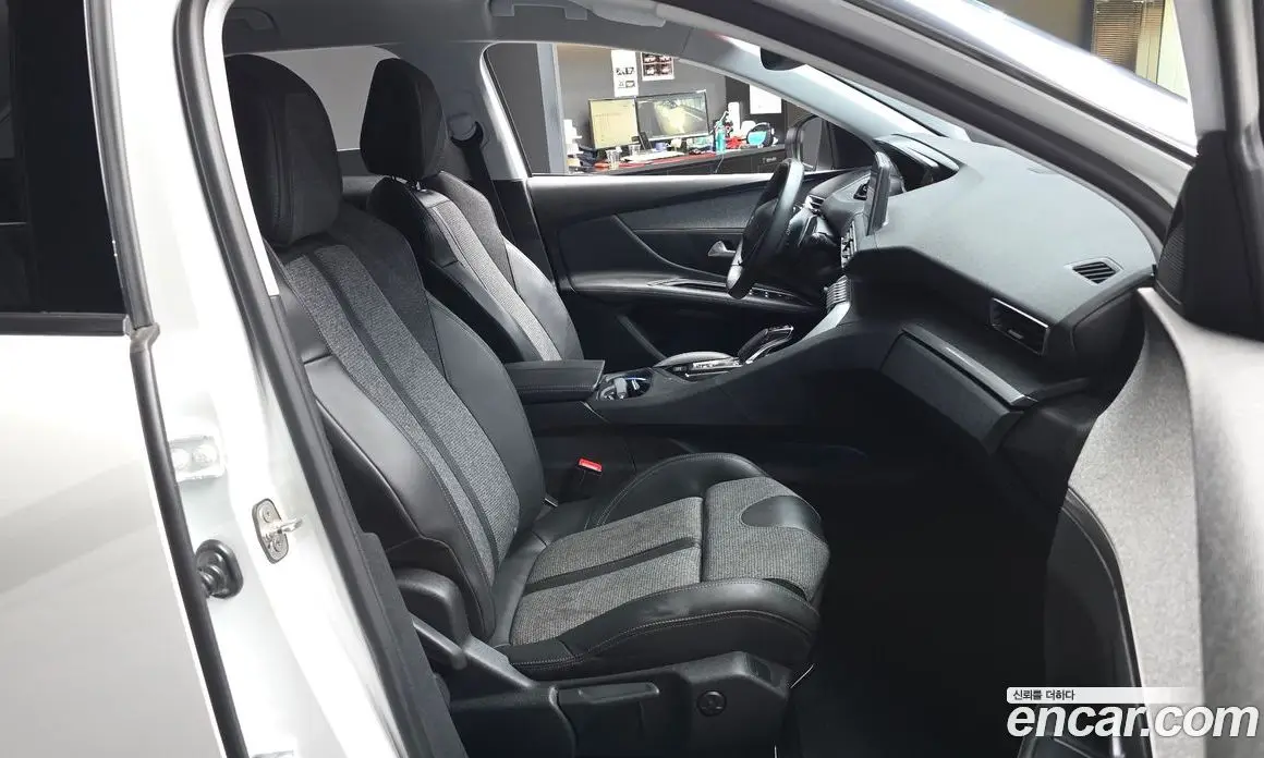 Peugeot 3008 2018 1.6 автомат (гидро), фото 17