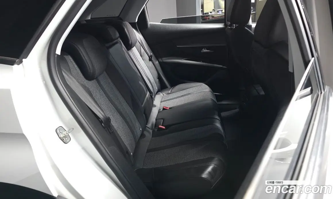Peugeot 3008 2018 1.6 автомат (гидро), фото 18