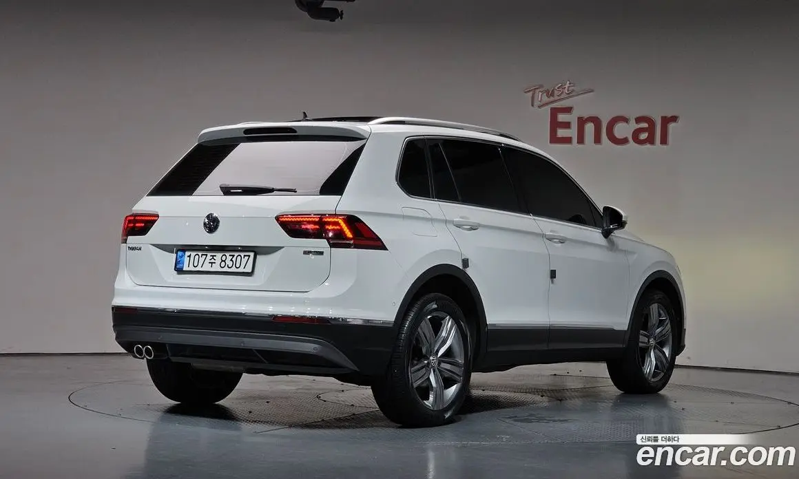 Volkswagen Tiguan 2018 2.0 автомат (гидро), фото 1 Volkswagen Tiguan 2018 2.0 автомат (гидро), фото 1