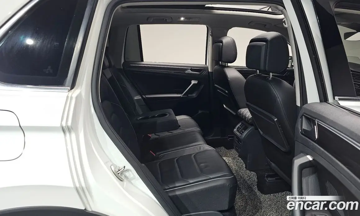 Volkswagen Tiguan 2018 2.0 автомат (гидро), фото 16 Volkswagen Tiguan 2018 2.0 автомат (гидро), фото 16
