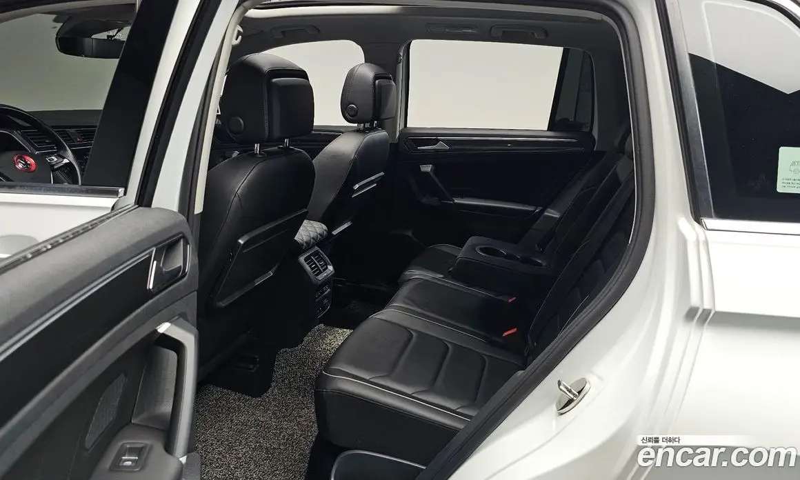 Volkswagen Tiguan 2018 2.0 автомат (гидро), фото 17 Volkswagen Tiguan 2018 2.0 автомат (гидро), фото 17