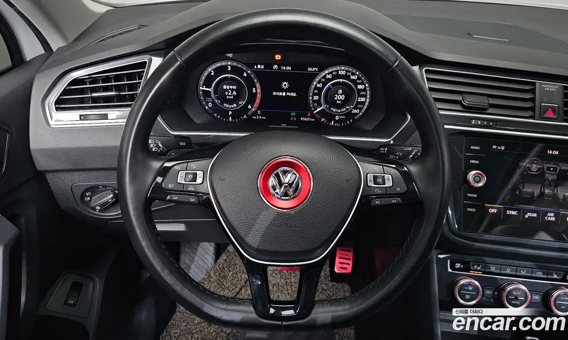 Volkswagen Tiguan 2018 2.0 автомат (гидро), фото 18 Volkswagen Tiguan 2018 2.0 автомат (гидро), фото 18