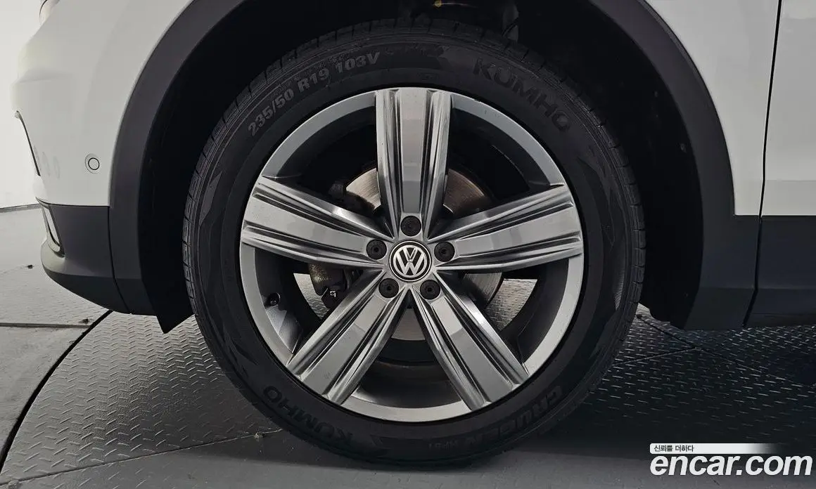 Volkswagen Tiguan 2018 2.0 автомат (гидро), фото 4 Volkswagen Tiguan 2018 2.0 автомат (гидро), фото 4