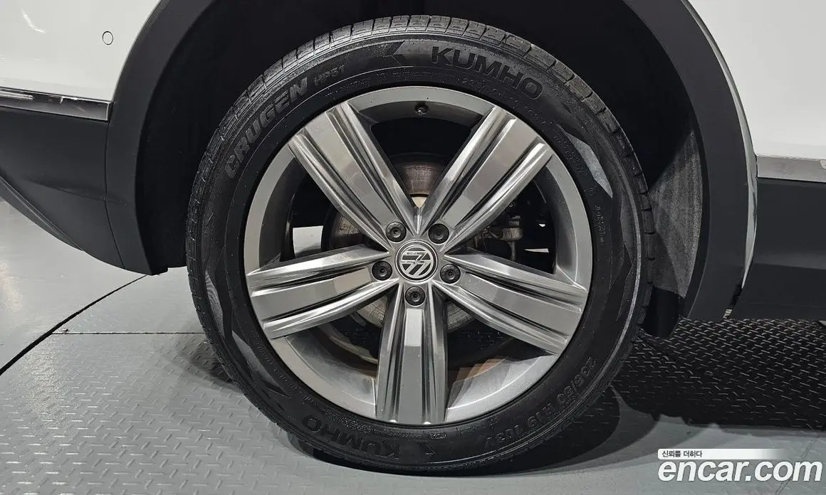 Volkswagen Tiguan 2018 2.0 автомат (гидро), фото 6 Volkswagen Tiguan 2018 2.0 автомат (гидро), фото 6