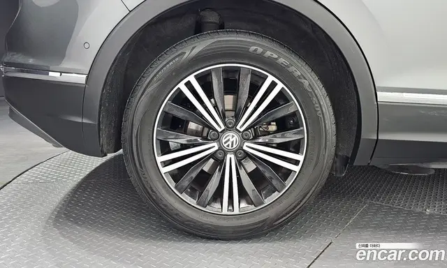 Volkswagen Tiguan 2019 2.0 автомат (гидро), миниатюра 5