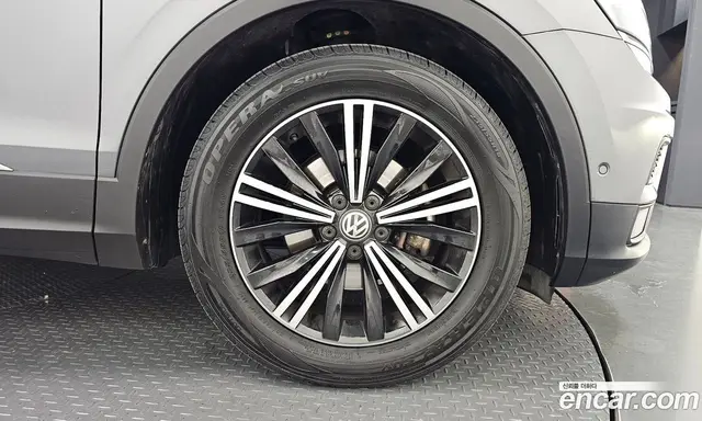 Volkswagen Tiguan 2019 2.0 автомат (гидро), миниатюра 7