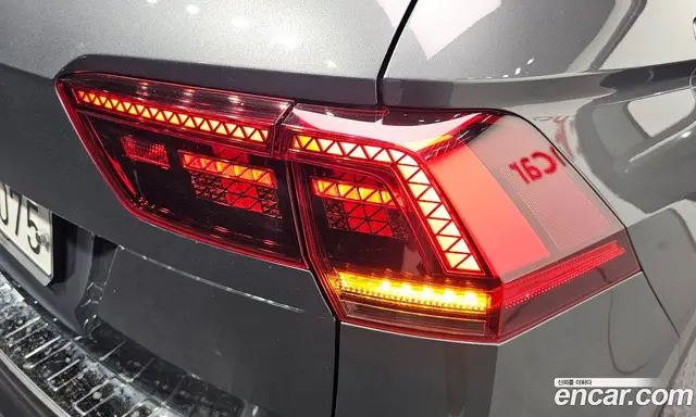 Volkswagen Tiguan 2019 2.0 автомат (гидро), миниатюра 9