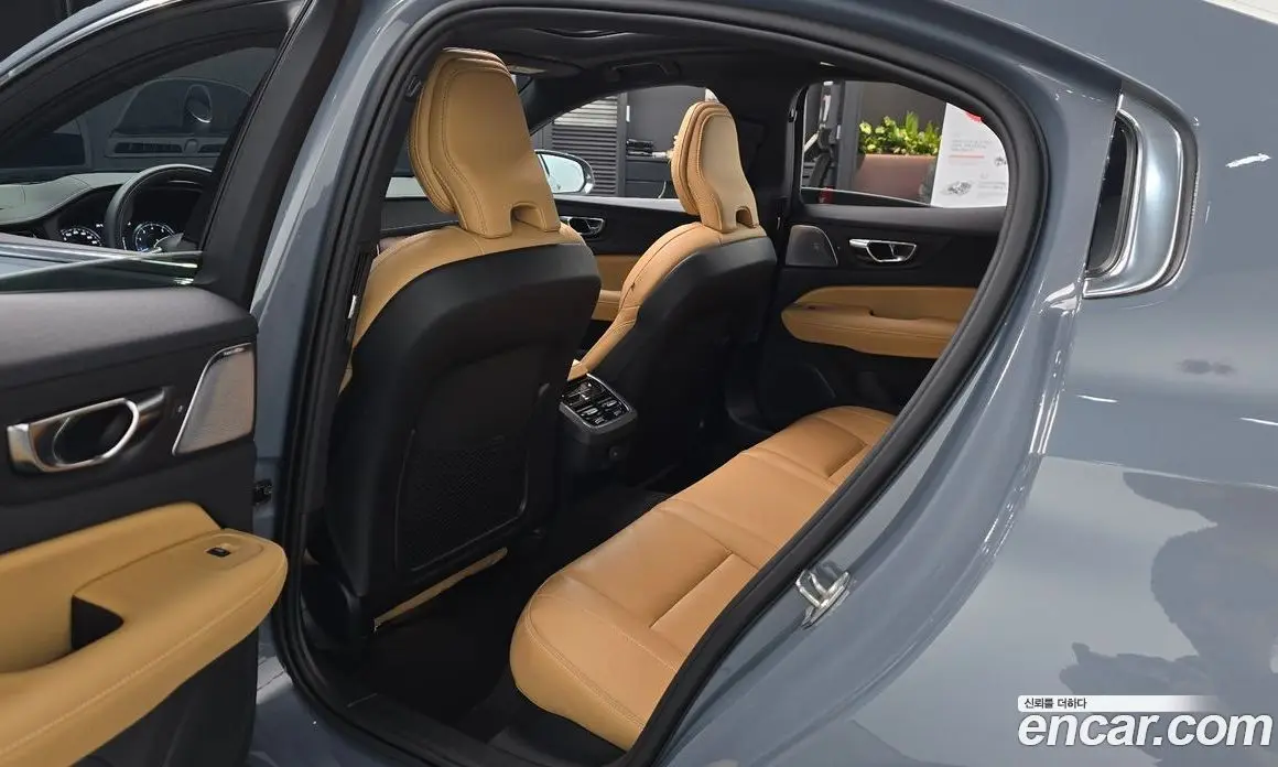 Volvo S60 2021 2.0 автомат (гидро), фото 15 Volvo S60 2021 2.0 автомат (гидро), фото 15