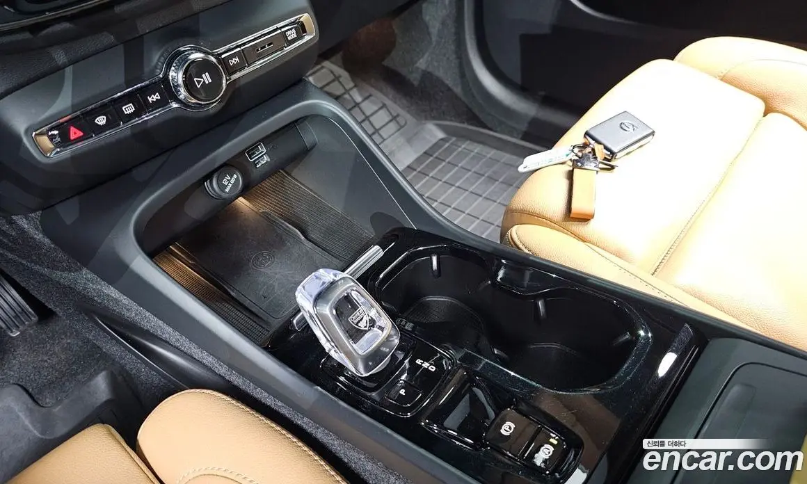Volvo XC40 2021 2.0 автомат (гидро), фото 12