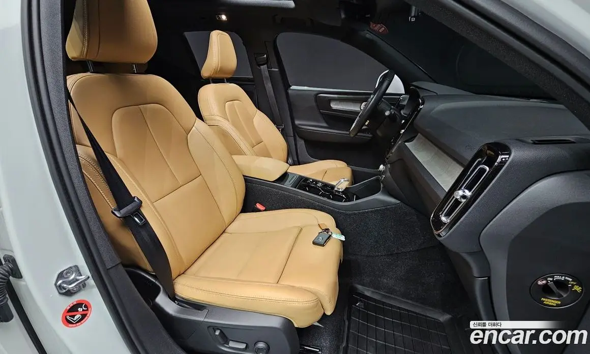 Volvo XC40 2021 2.0 автомат (гидро), фото 13