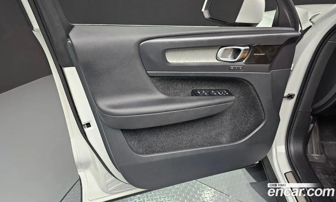 Volvo XC40 2021 2.0 автомат (гидро), фото 14