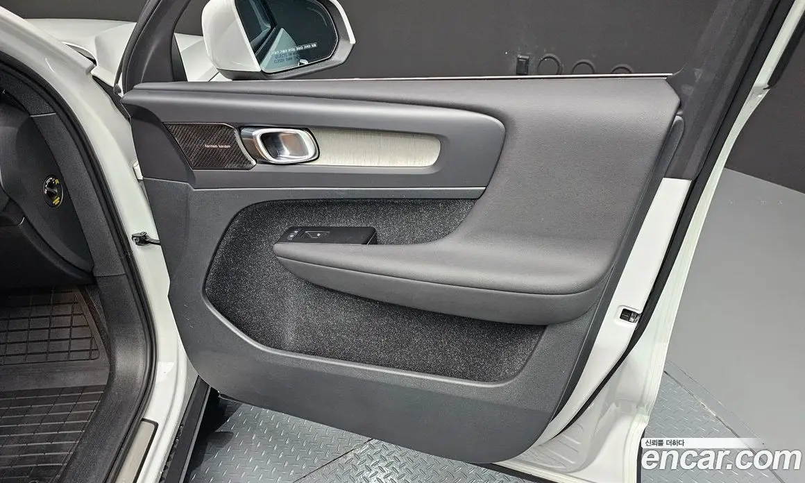 Volvo XC40 2021 2.0 автомат (гидро), фото 15