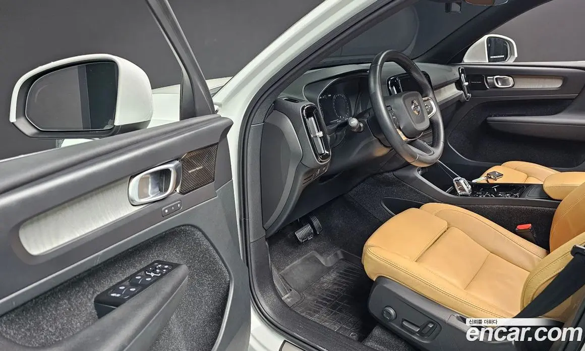 Volvo XC40 2021 2.0 автомат (гидро), фото 17