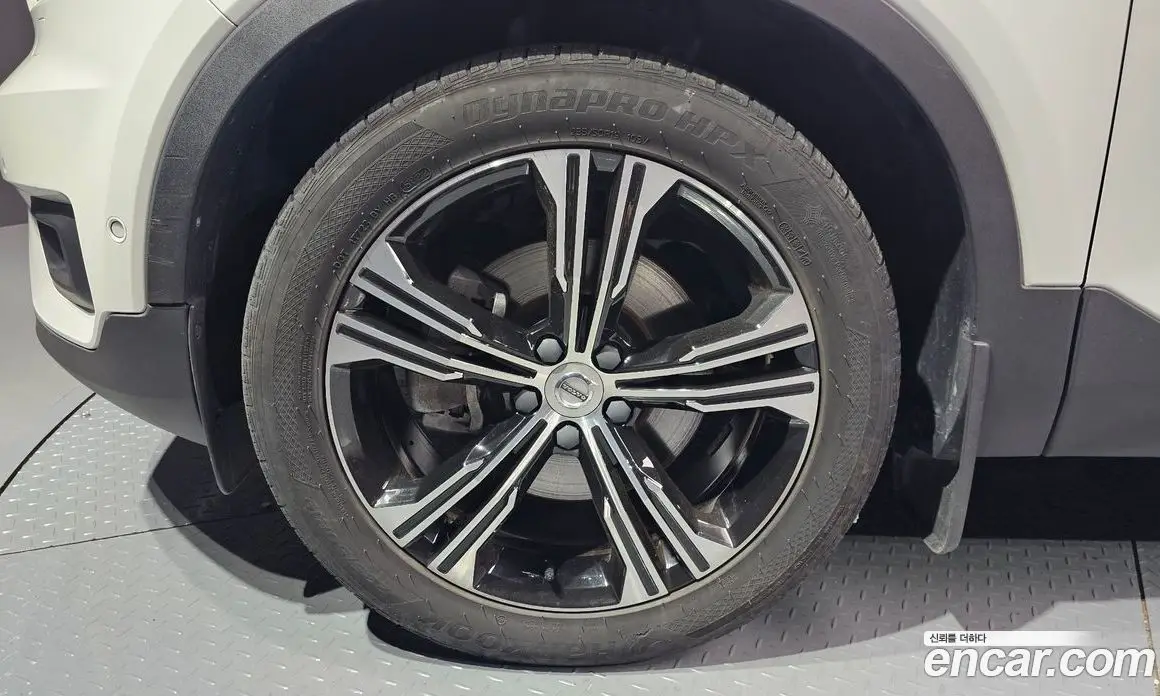 Volvo XC40 2021 2.0 автомат (гидро), фото 5