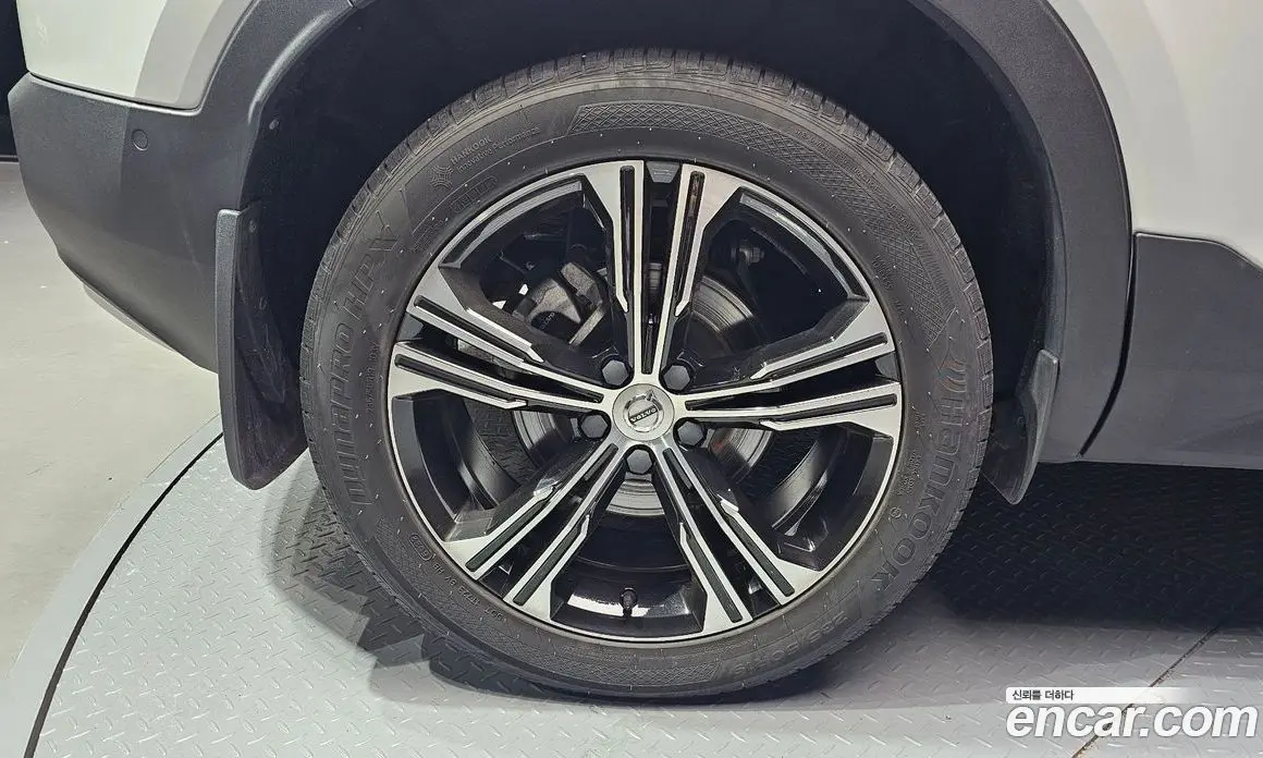 Volvo XC40 2021 2.0 автомат (гидро), фото 7