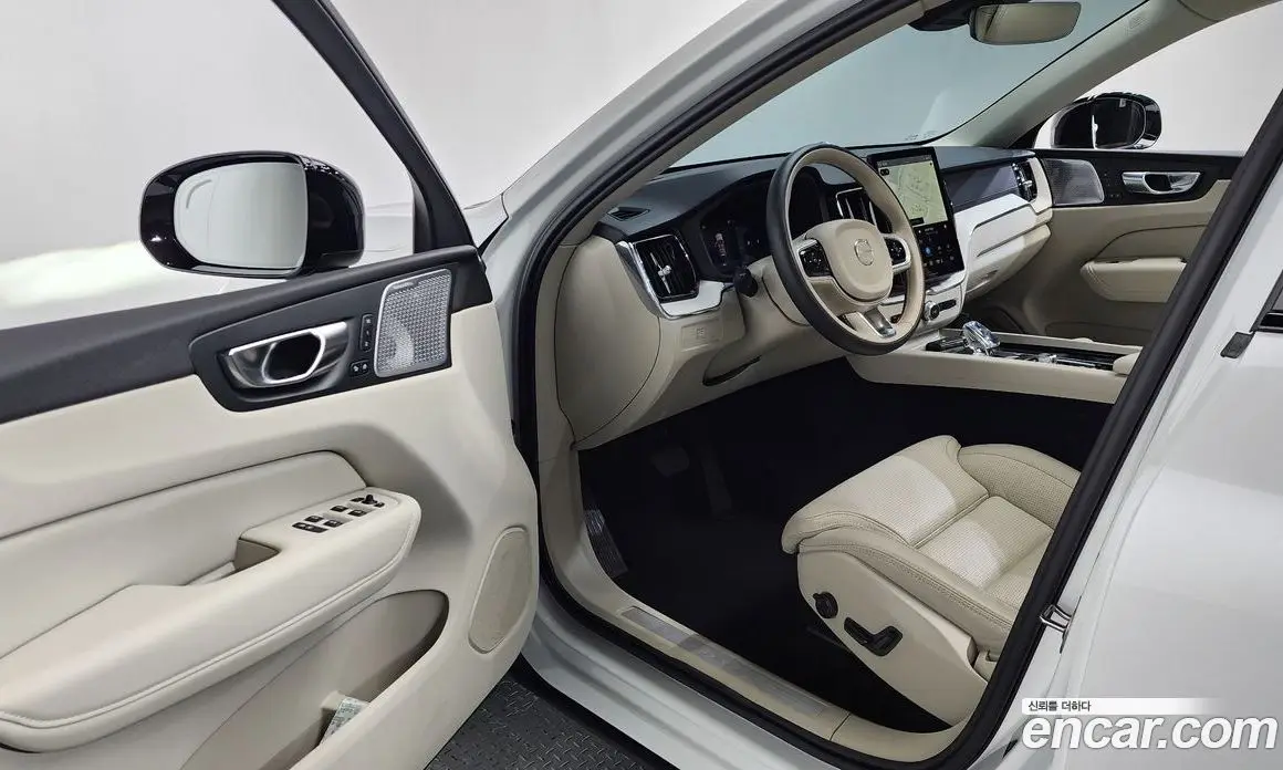 Volvo XC60 2025 2.0 автомат (гидро), фото 13