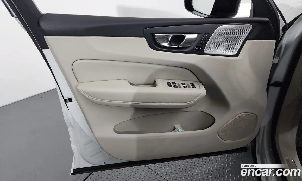 Volvo XC60 2025 2.0 автомат (гидро), фото 14
