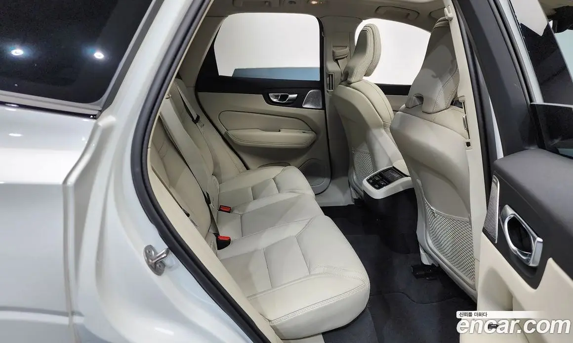 Volvo XC60 2025 2.0 автомат (гидро), фото 17