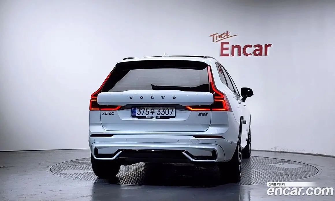 Volvo XC60 2025 2.0 автомат (гидро), фото 4