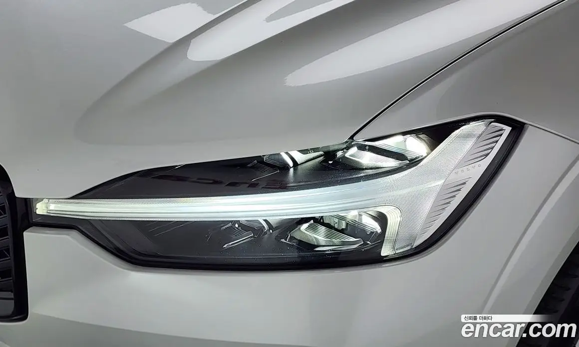 Volvo XC60 2025 2.0 автомат (гидро), фото 8