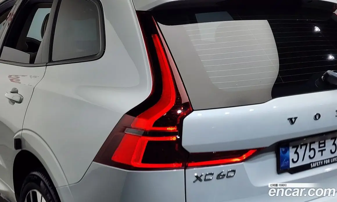 Volvo XC60 2025 2.0 автомат (гидро), фото 9