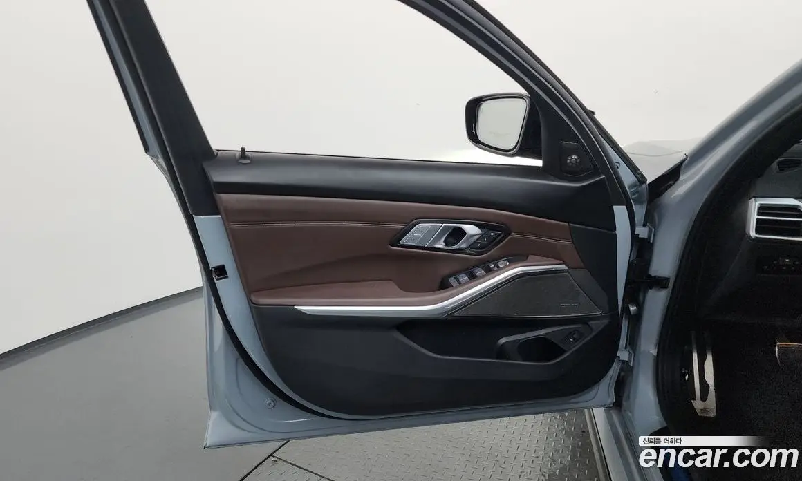 BMW 3 серия 2025 3.0 автомат (гидро), фото 14