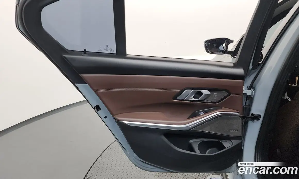 BMW 3 серия 2025 3.0 автомат (гидро), фото 15