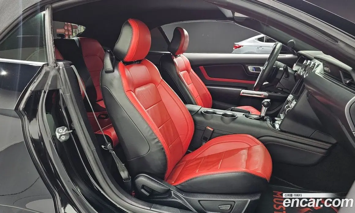 Ford Mustang 2021 2.3 автомат (гидро), фото 16
