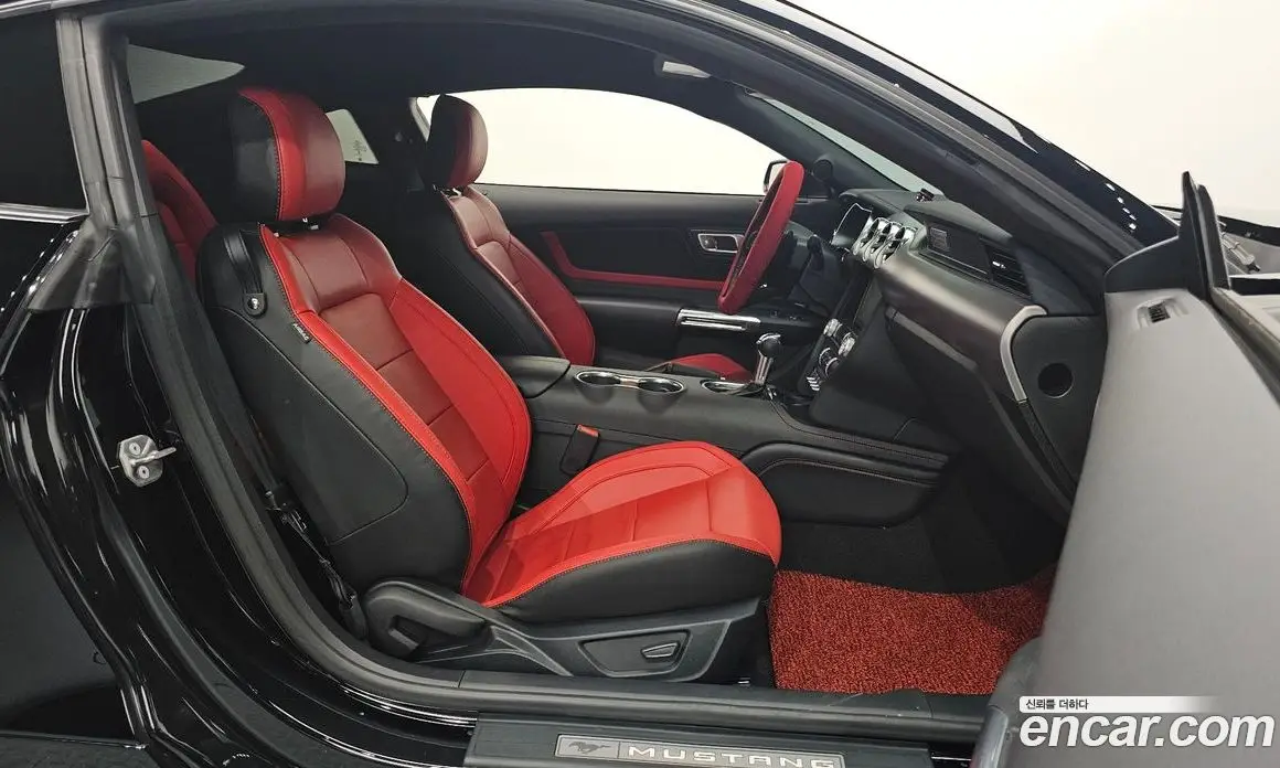 Ford Mustang 2023 2.3 автомат (гидро), фото 13