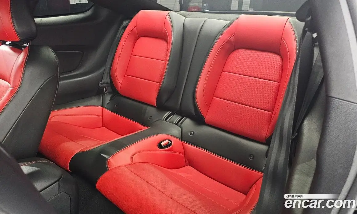 Ford Mustang 2023 2.3 автомат (гидро), фото 18
