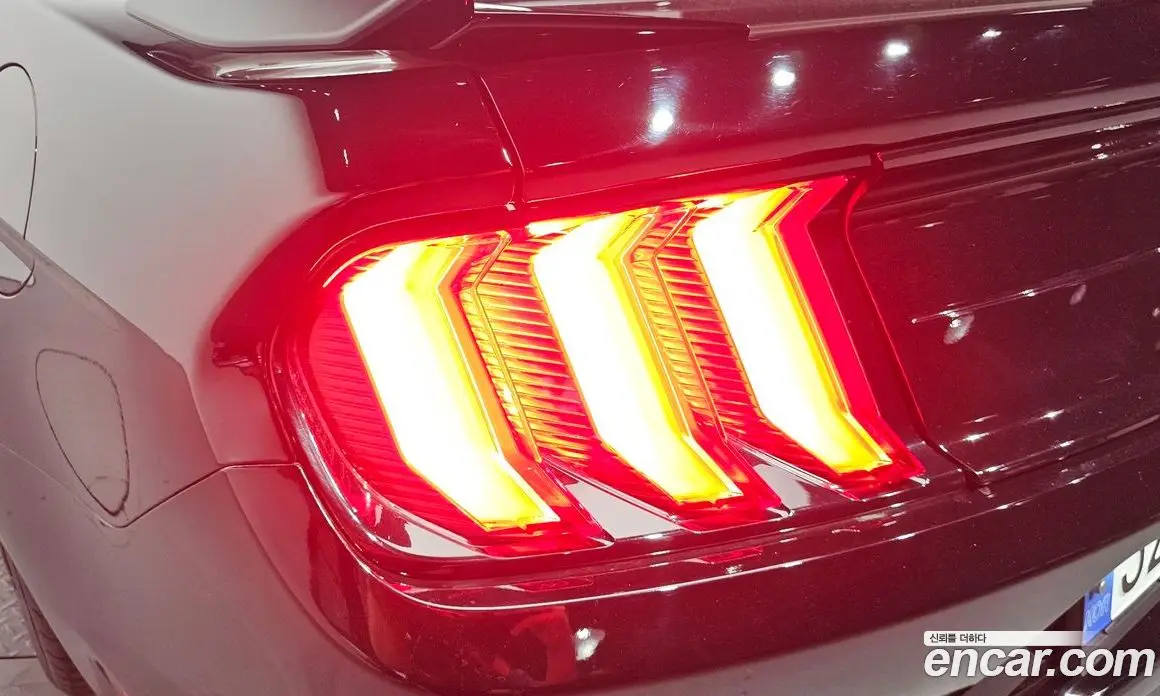 Ford Mustang 2023 2.3 автомат (гидро), фото 9