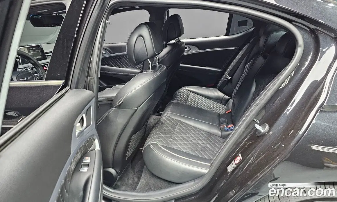 Genesis G70 2018 2.0 автомат (гидро), фото 16 Genesis G70 2018 2.0 автомат (гидро), фото 16