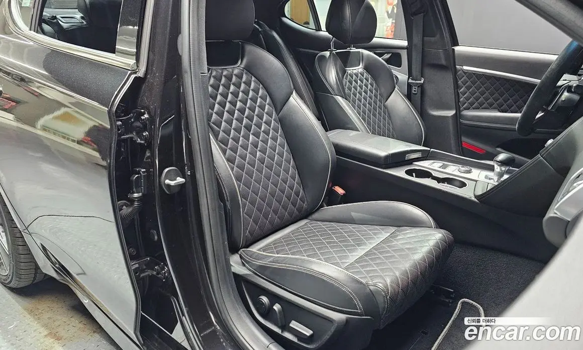 Genesis G70 2018 2.0 автомат (гидро), фото 17 Genesis G70 2018 2.0 автомат (гидро), фото 17