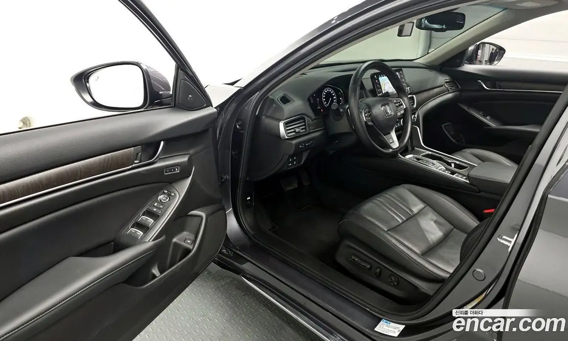 Honda Accord 2022 2.0 автомат (гидро), фото 13
