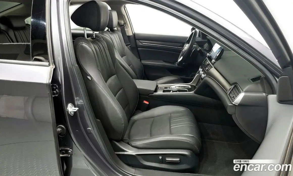 Honda Accord 2022 2.0 автомат (гидро), фото 16